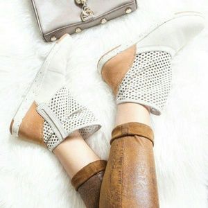 EMU Australia Numeralla booties Size W7/M6